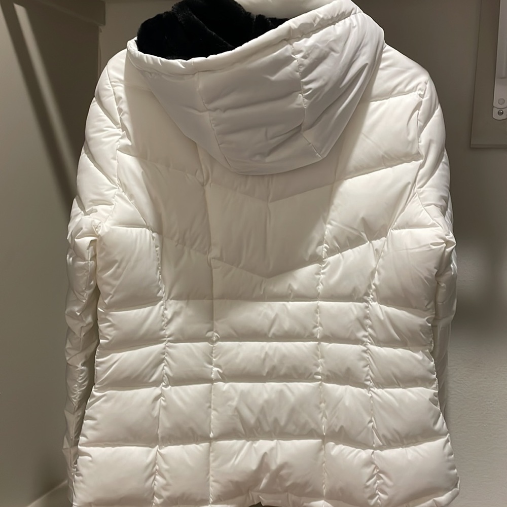 Calvin Klein white down filled puffer jacket, black faux fur lined hood, size M - Picture 5 of 6